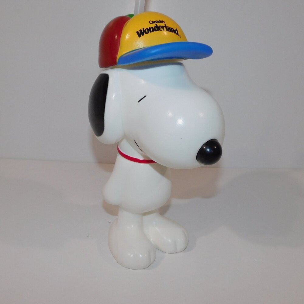 Snoopy souvenir Travel Cup Water Bottle 2010 Canada's Wonderland 22oz Peanuts